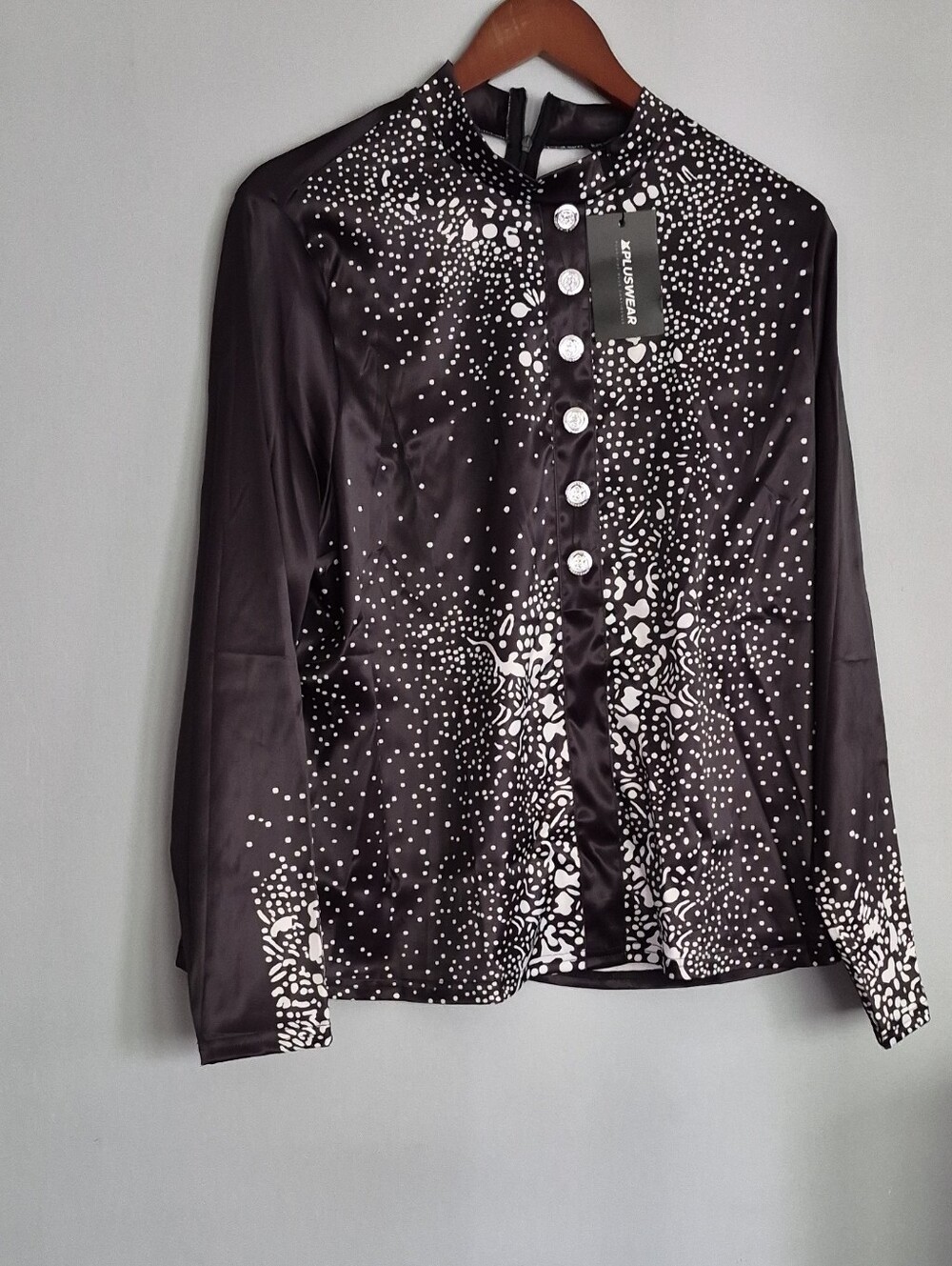 Black & White Patterned Long-Sleeve Button Jacket